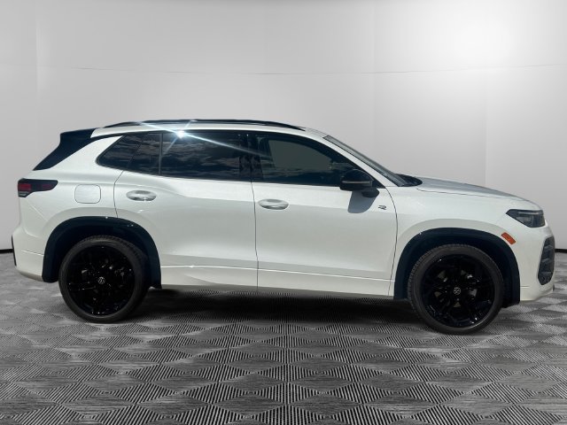 New 2026 Volkswagen Tiguan SE R-Line FWD image 6