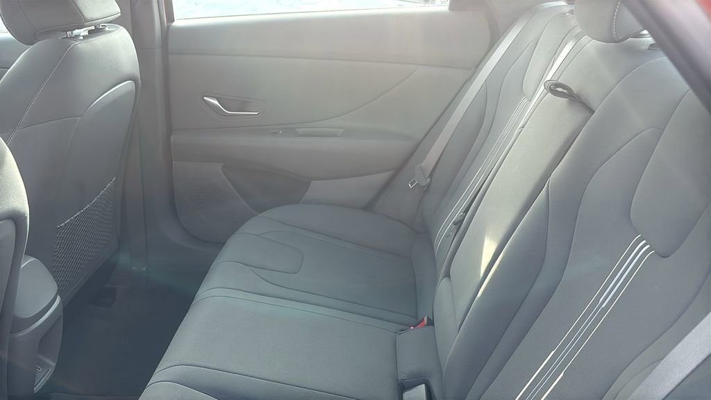 Used 2025 Hyundai Elantra SEL FWD image 29