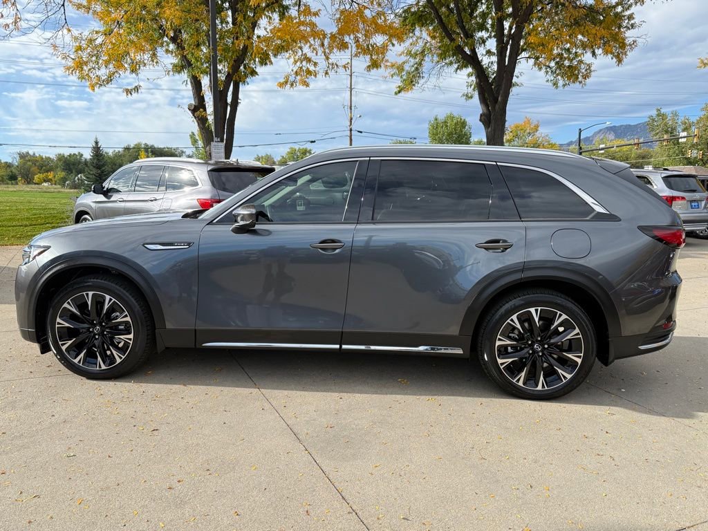 Used 2024 MAZDA CX-90 Plug-In Hybrid w/ Premium Pkg image 2