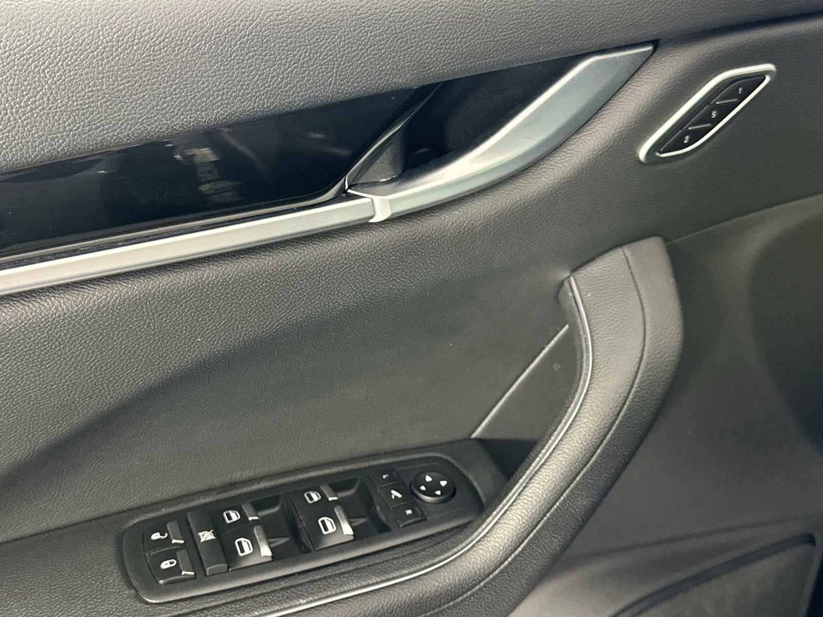 Used 2023 Maserati Levante Modena AWD/4WD image 13