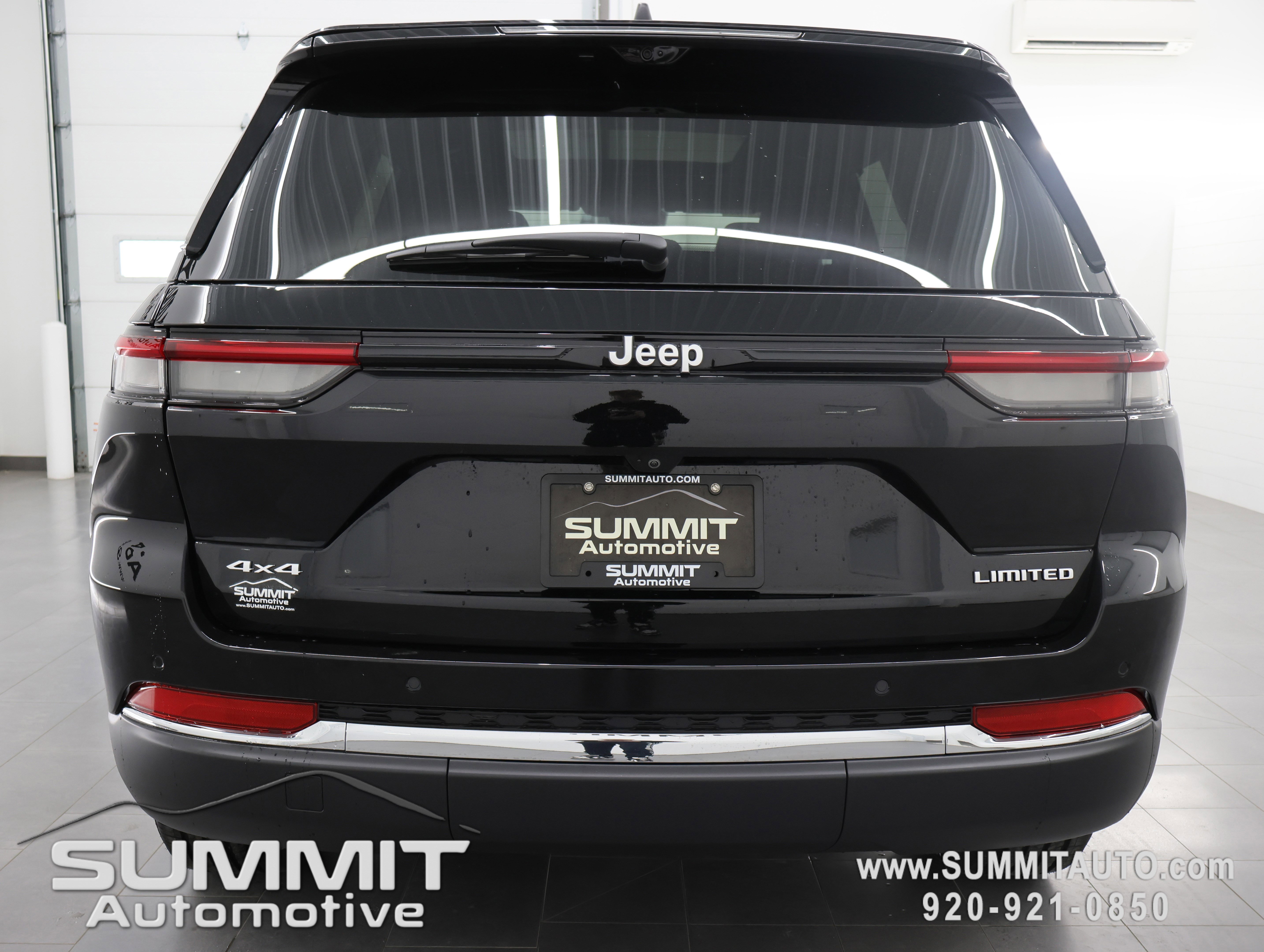 New 2025 Jeep Grand Cherokee Limited w/ Luxury Tech Group II AWD/4WD image 30