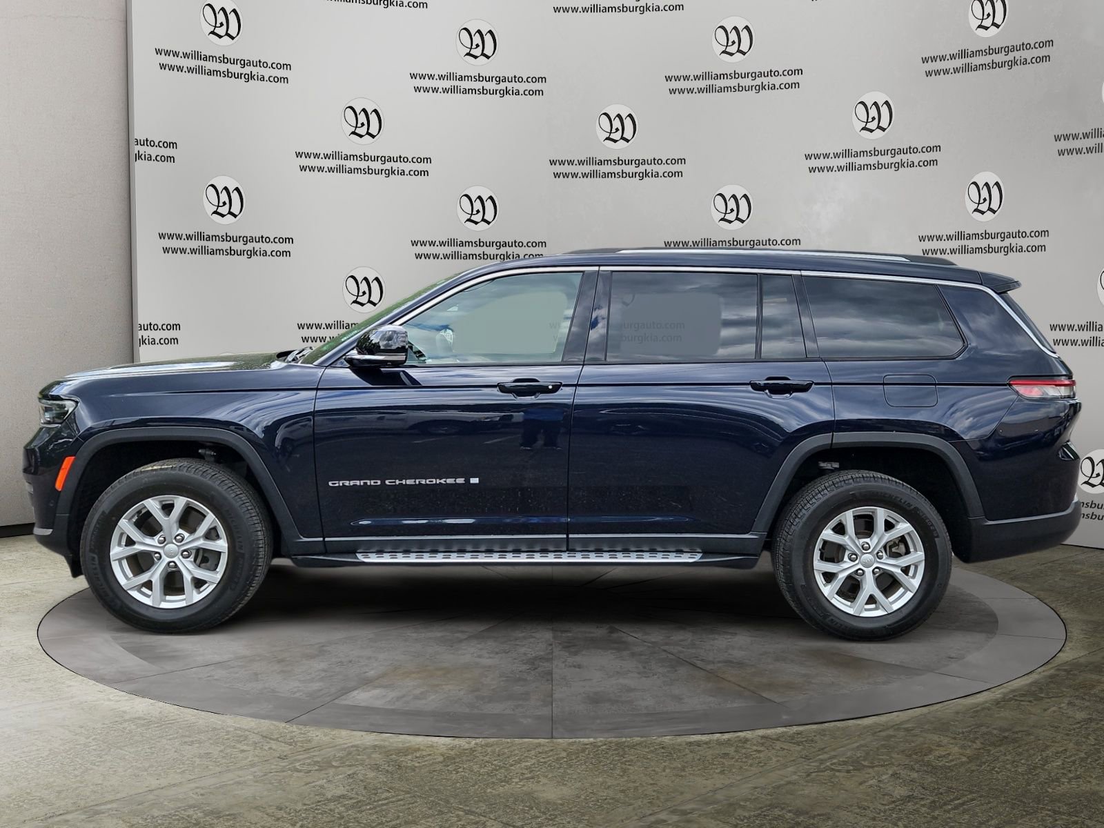 Used 2023 Jeep Grand Cherokee L Limited w/ Luxury Tech Group II AWD/4WD image 2