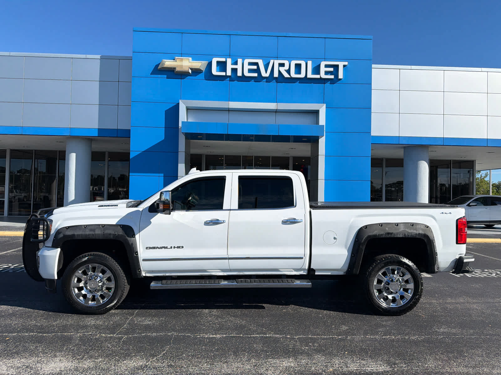 Used 2017 GMC Sierra 2500 Denali w/ Duramax Plus Package AWD/4WD image 2