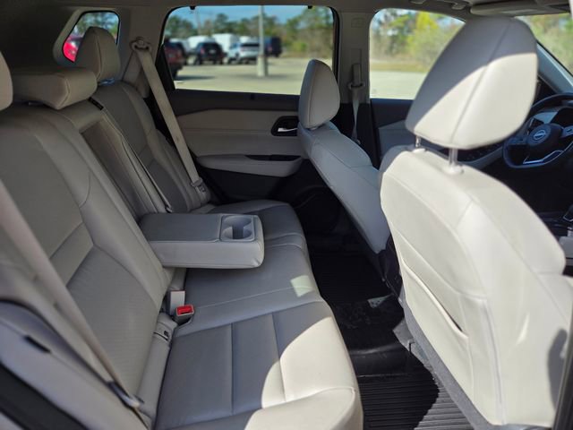 Used 2023 Nissan Rogue SV w/ SV Premium B Package image 16