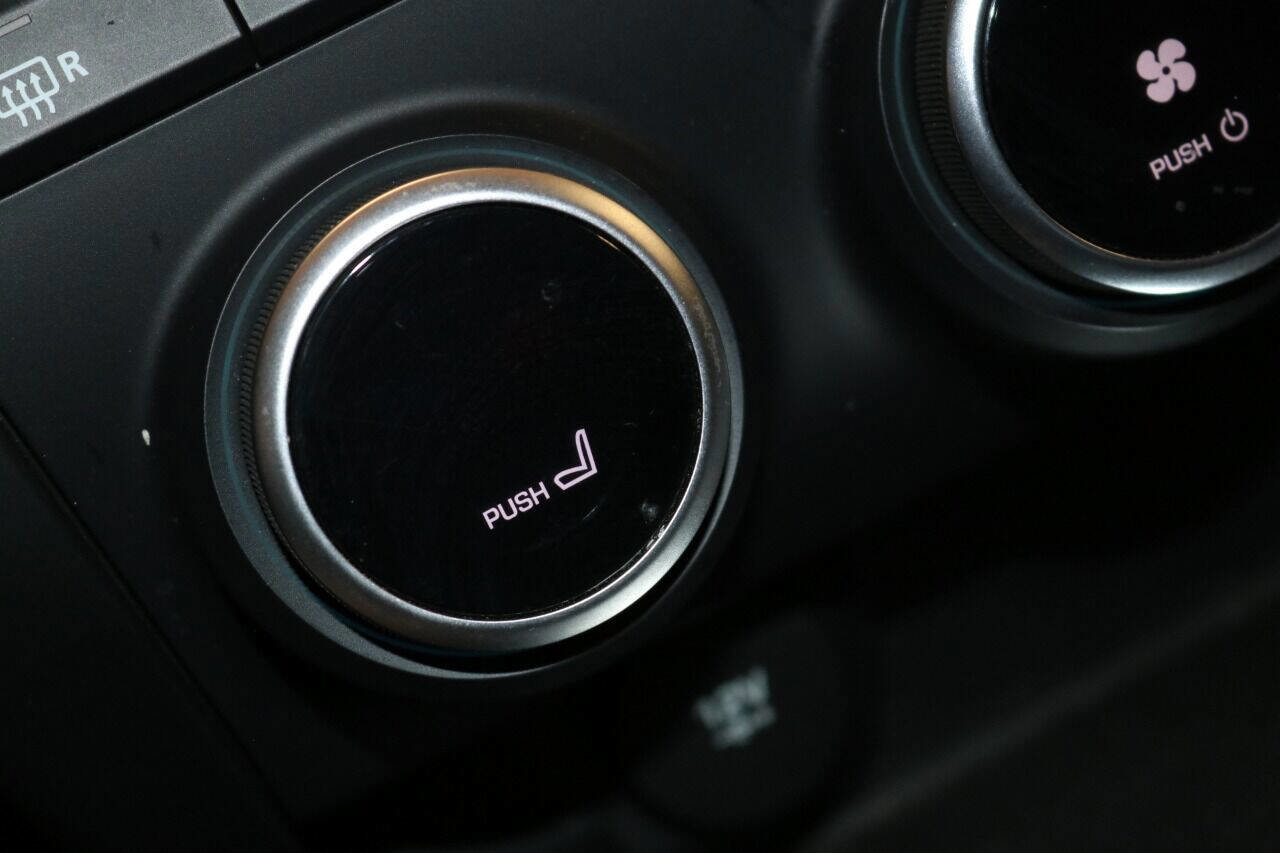 Used 2020 Jaguar E-PACE SE image 46