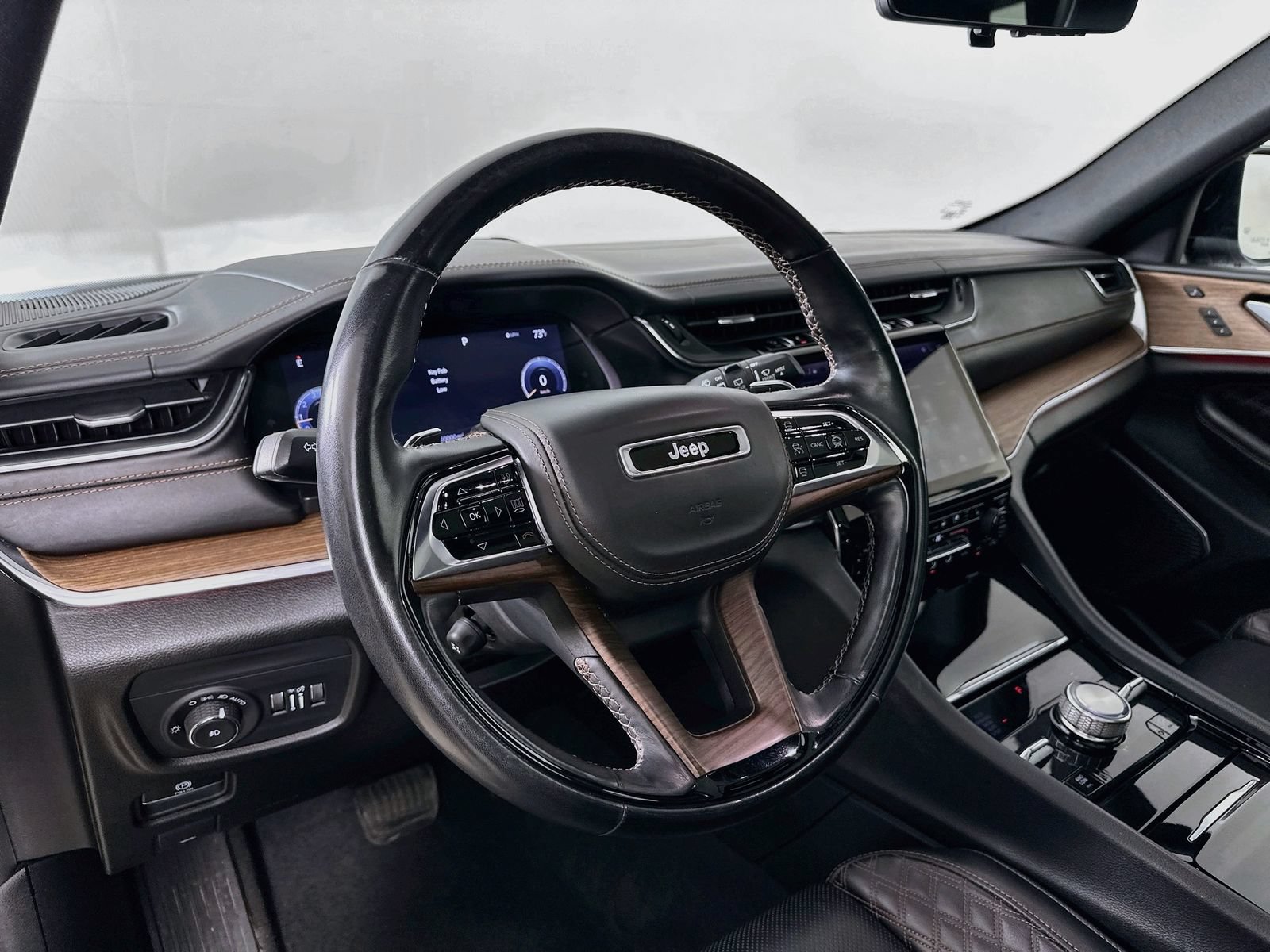 Used 2021 Jeep Grand Cherokee L Summit w/ Advanced Protech Group IV AWD/4WD image 31