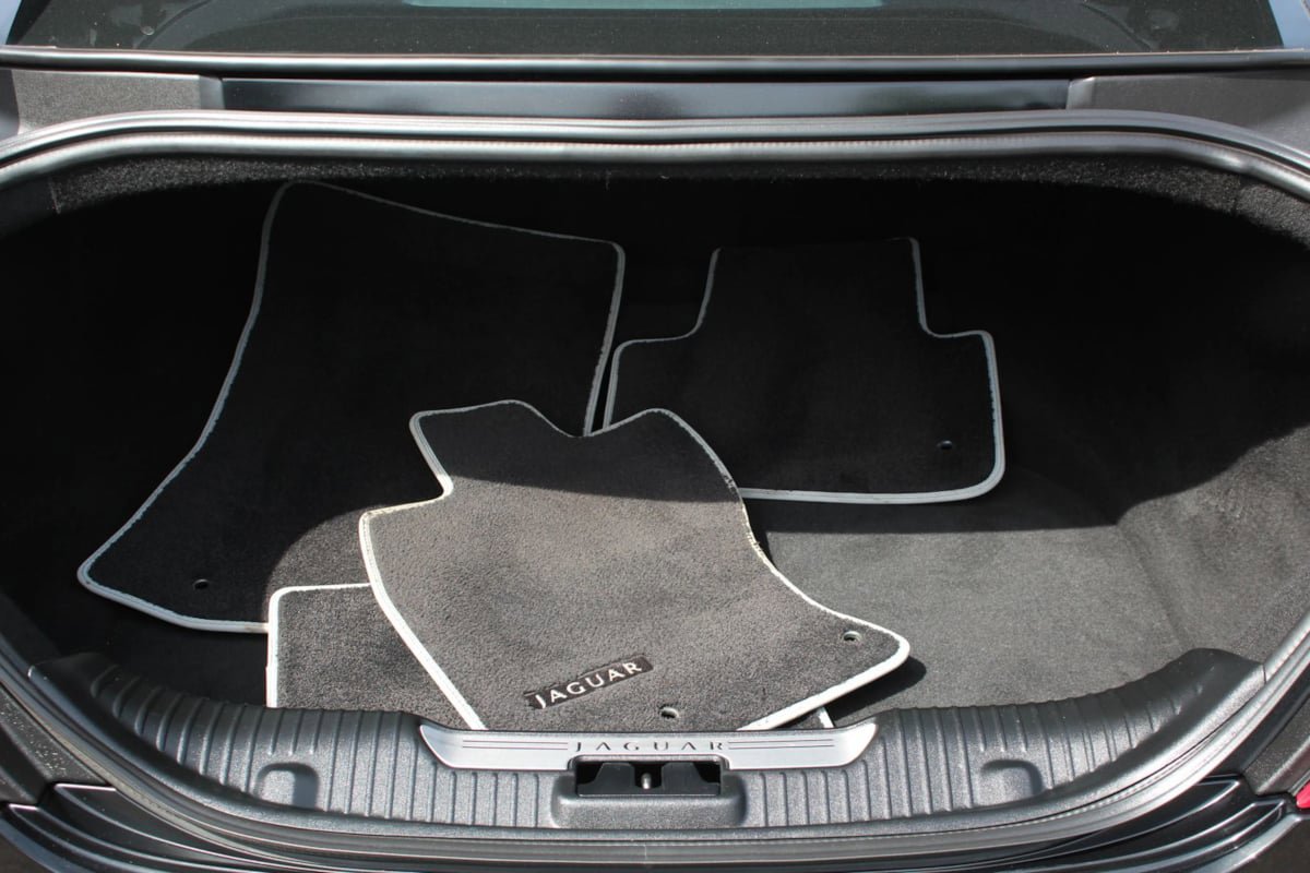 Used 2013 Jaguar XJ AWD image 29