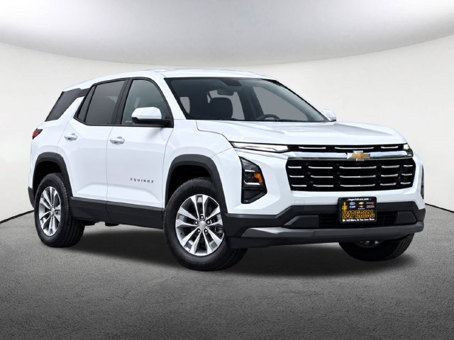 Used 2025 Chevrolet Equinox LT AWD/4WD image 2