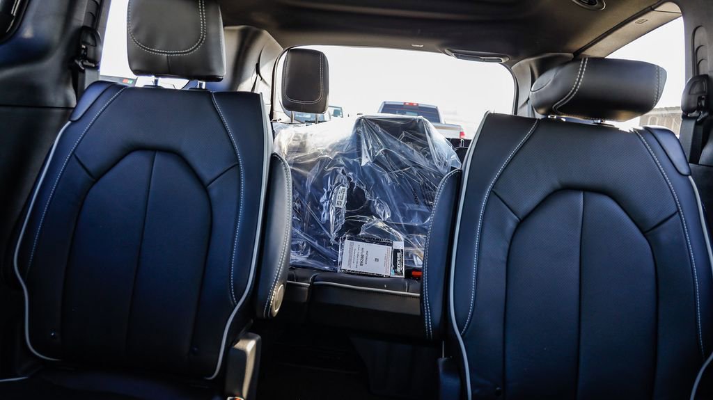 New 2026 Chrysler Pacifica Limited w/ S Appearance Package image 28