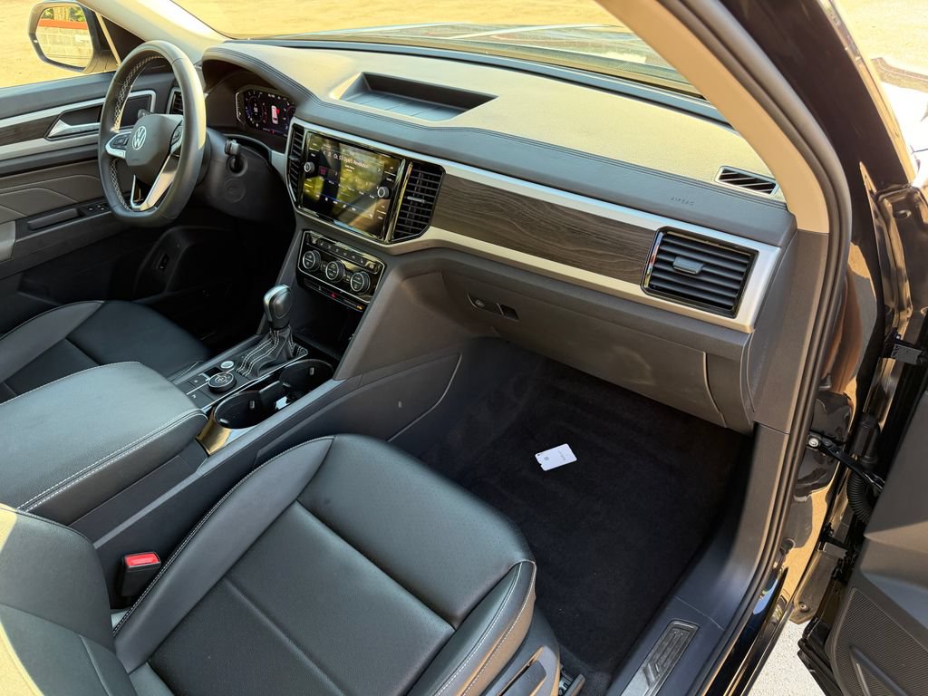 Certified 2023 Volkswagen Atlas SE w/ Panoramic Sunroof Package AWD/4WD image 21