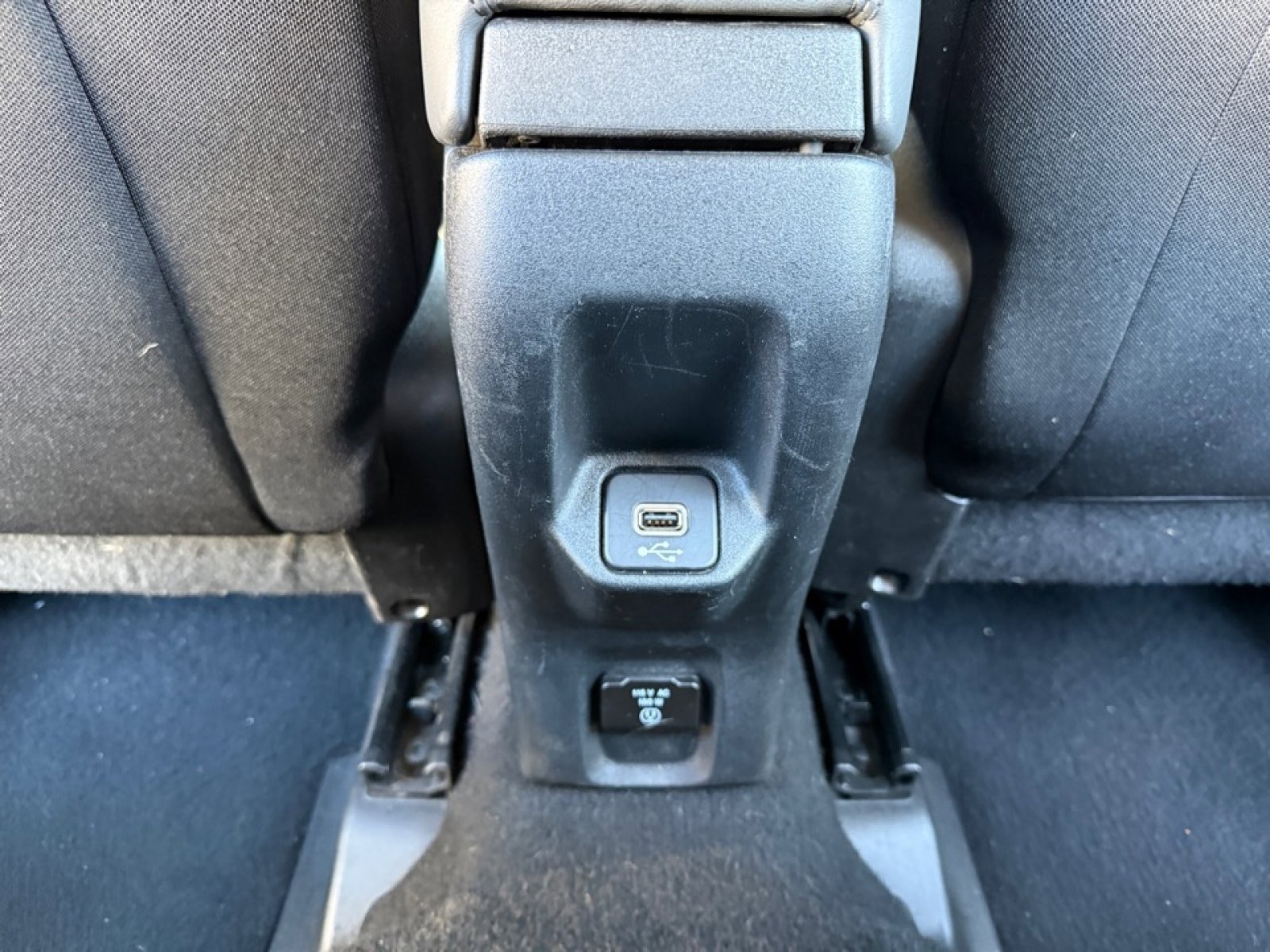 Used 2018 Jeep Renegade Altitude image 31
