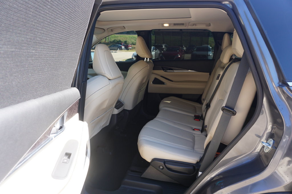 Used 2023 INFINITI QX60 Sensory w/ Cargo Package AWD/4WD image 15