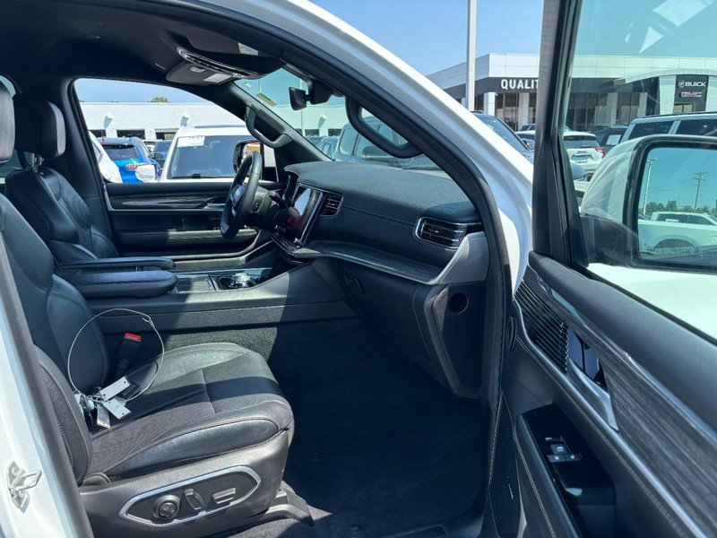 Used 2022 Jeep Wagoneer Series II AWD/4WD image 12