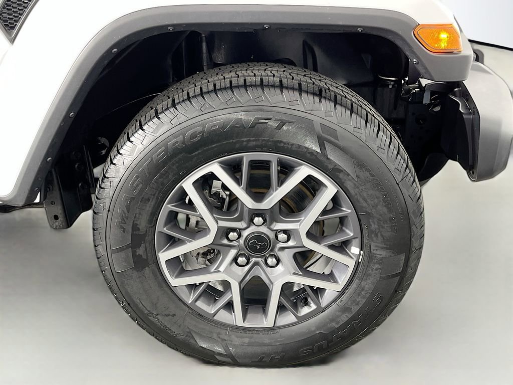Used 2025 Jeep Wrangler Unlimited Sahara AWD/4WD image 36