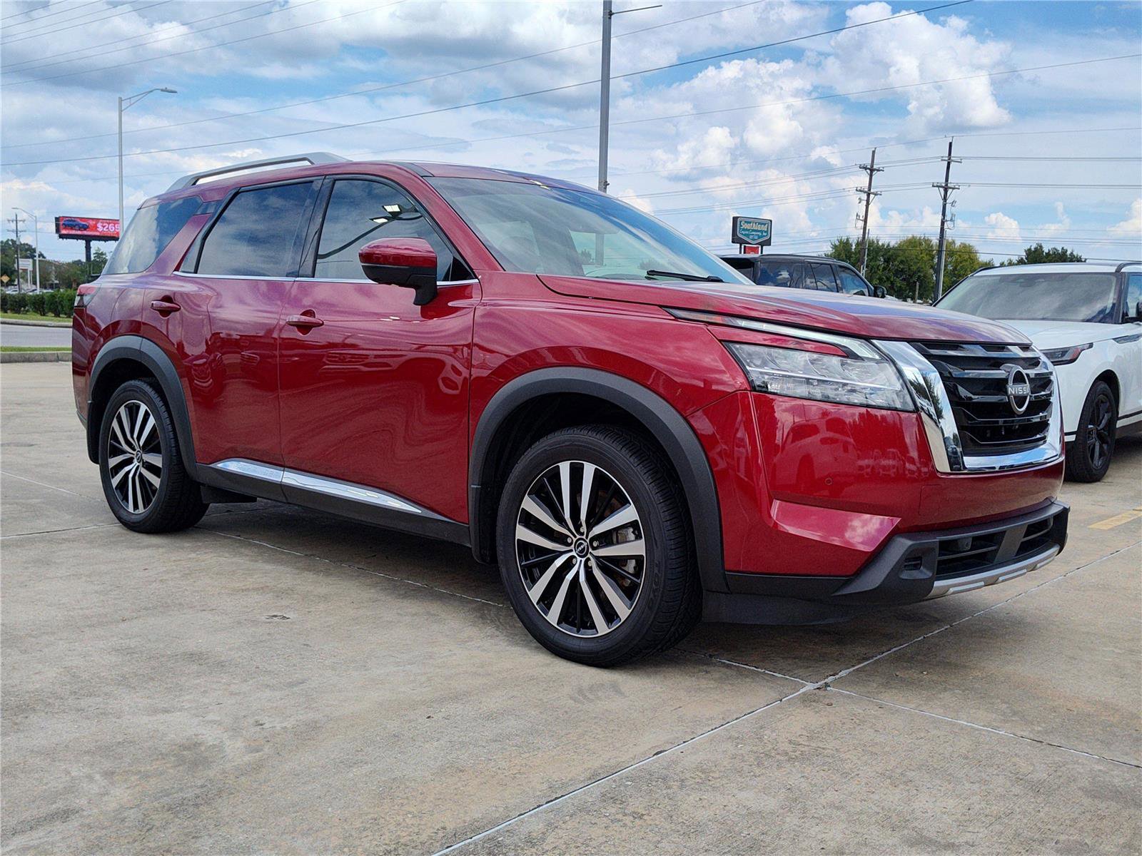 Used 2024 Nissan Pathfinder Platinum w/ Cargo Package image 11