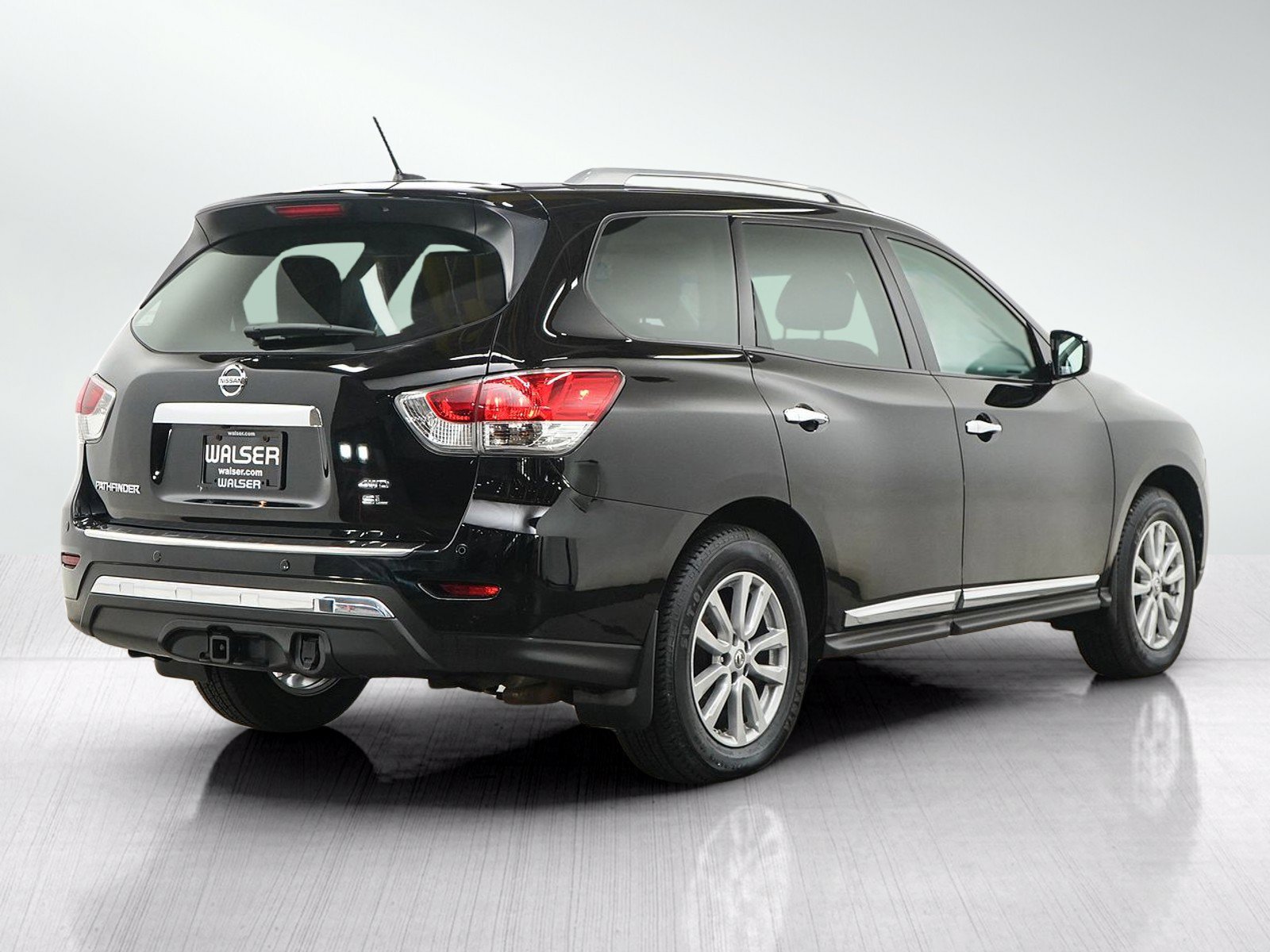 Used 2014 Nissan Pathfinder SL w/ SL Premium Package AWD/4WD image 5
