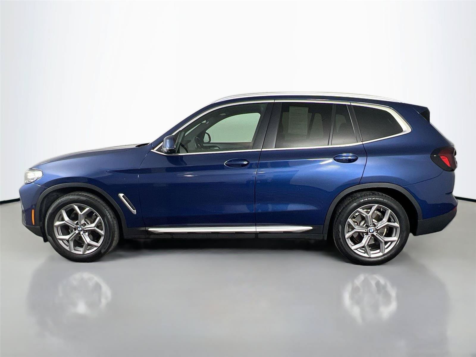 Used 2024 BMW X3 xDrive30i w/ Premium Package AWD/4WD image 3