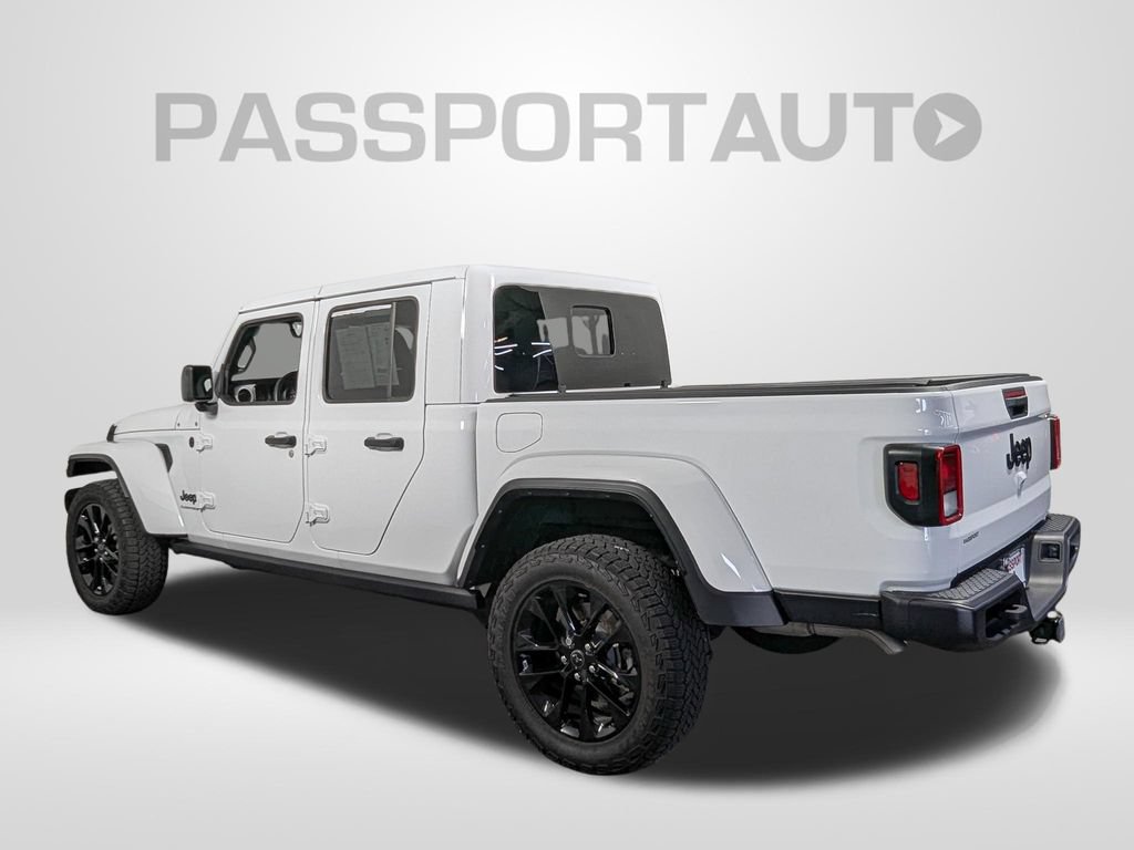 Used 2024 Jeep Gladiator Sport AWD/4WD image 3