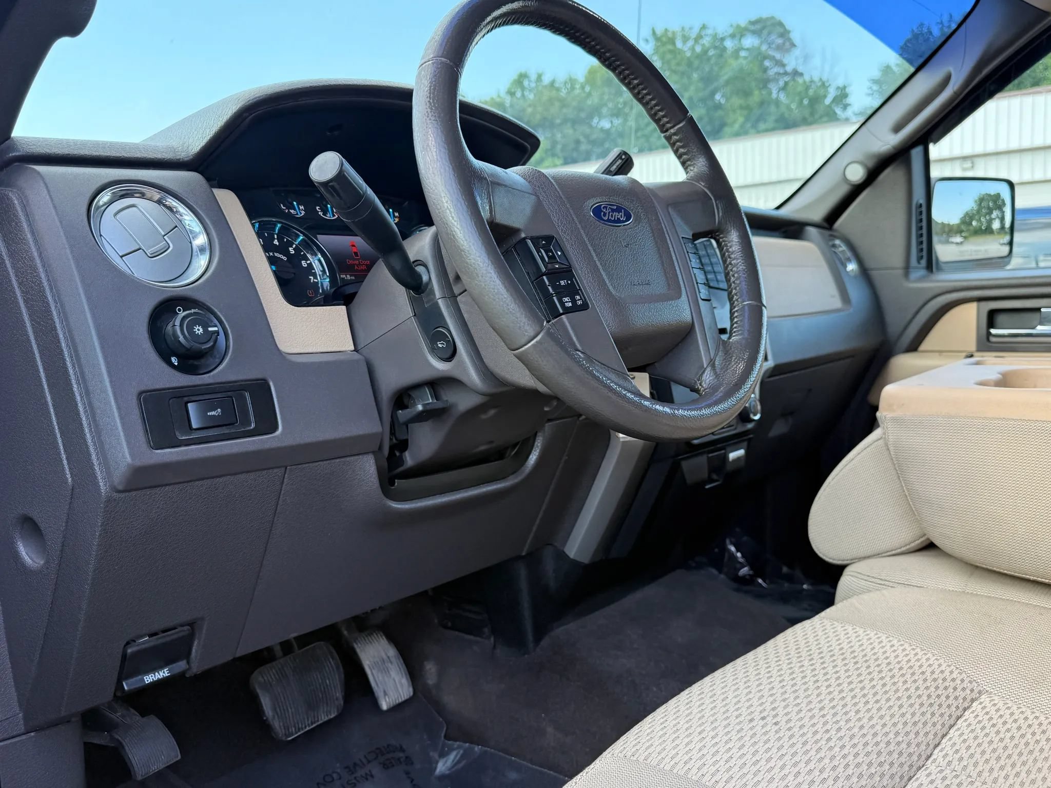 Used 2013 Ford F150 XLT w/ Mid Equipment Group AWD/4WD image 17
