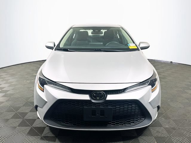Used 2022 Toyota Corolla LE image 3