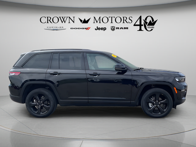 Used 2024 Jeep Grand Cherokee Limited w/ Luxury Tech Group II AWD/4WD image 4