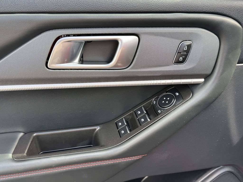 Used 2025 Ford Explorer ST-Line AWD/4WD image 19