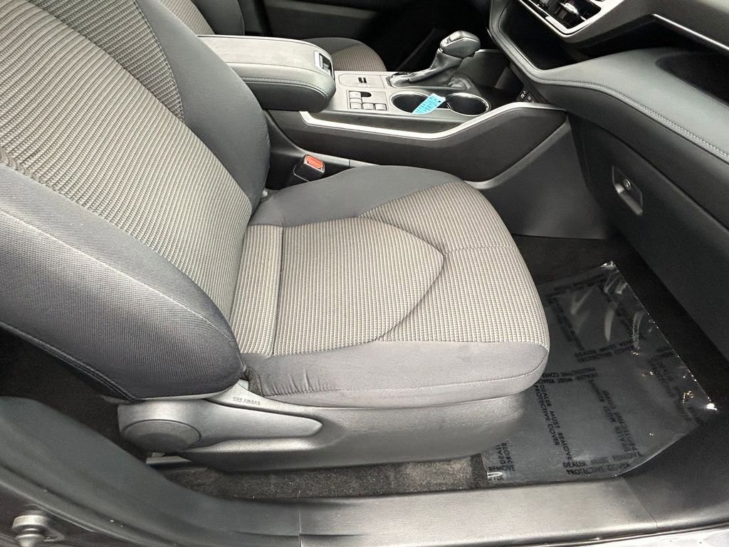 Used 2024 Toyota Highlander LE image 70