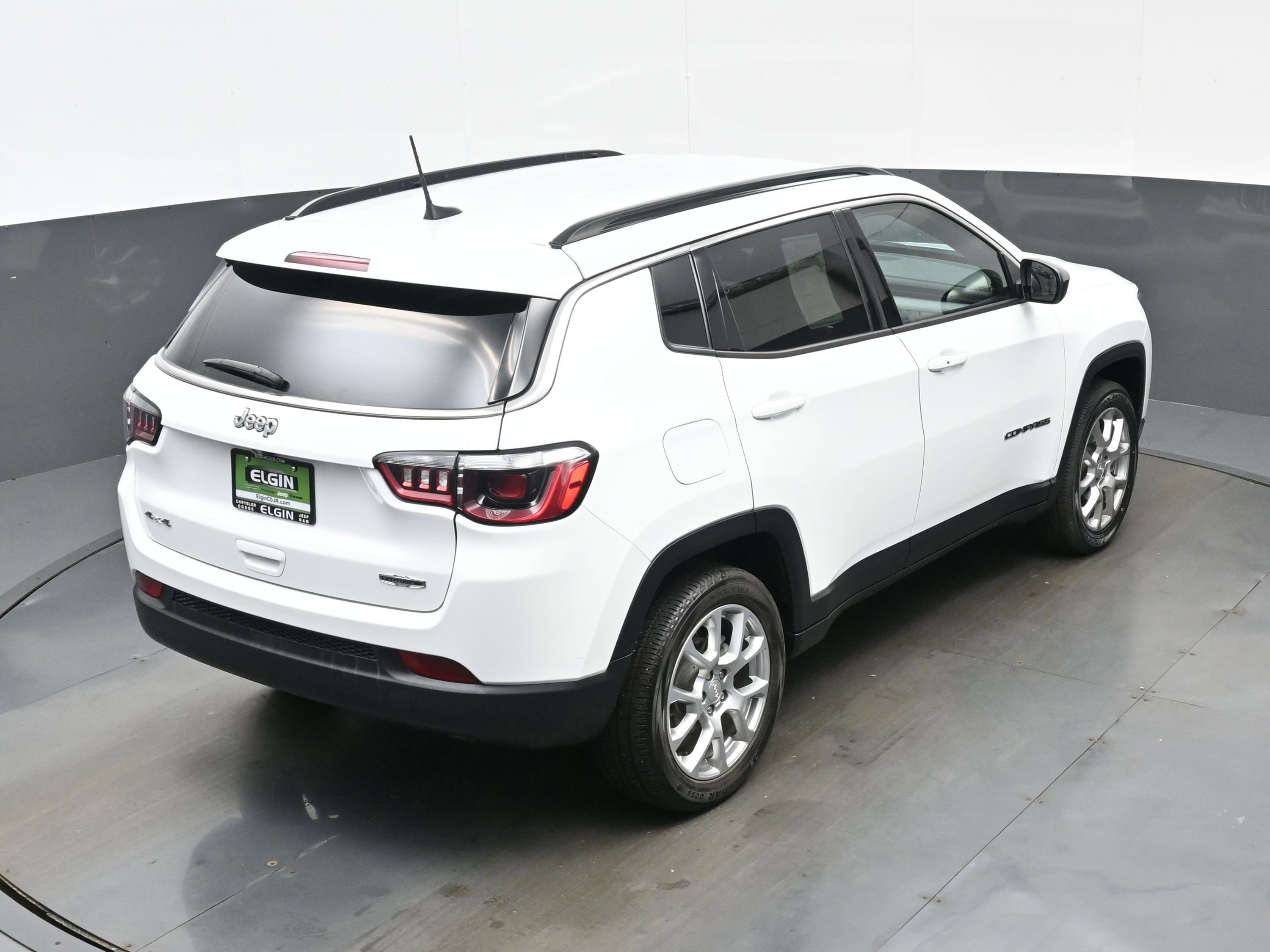 Used 2023 Jeep Compass Latitude image 38