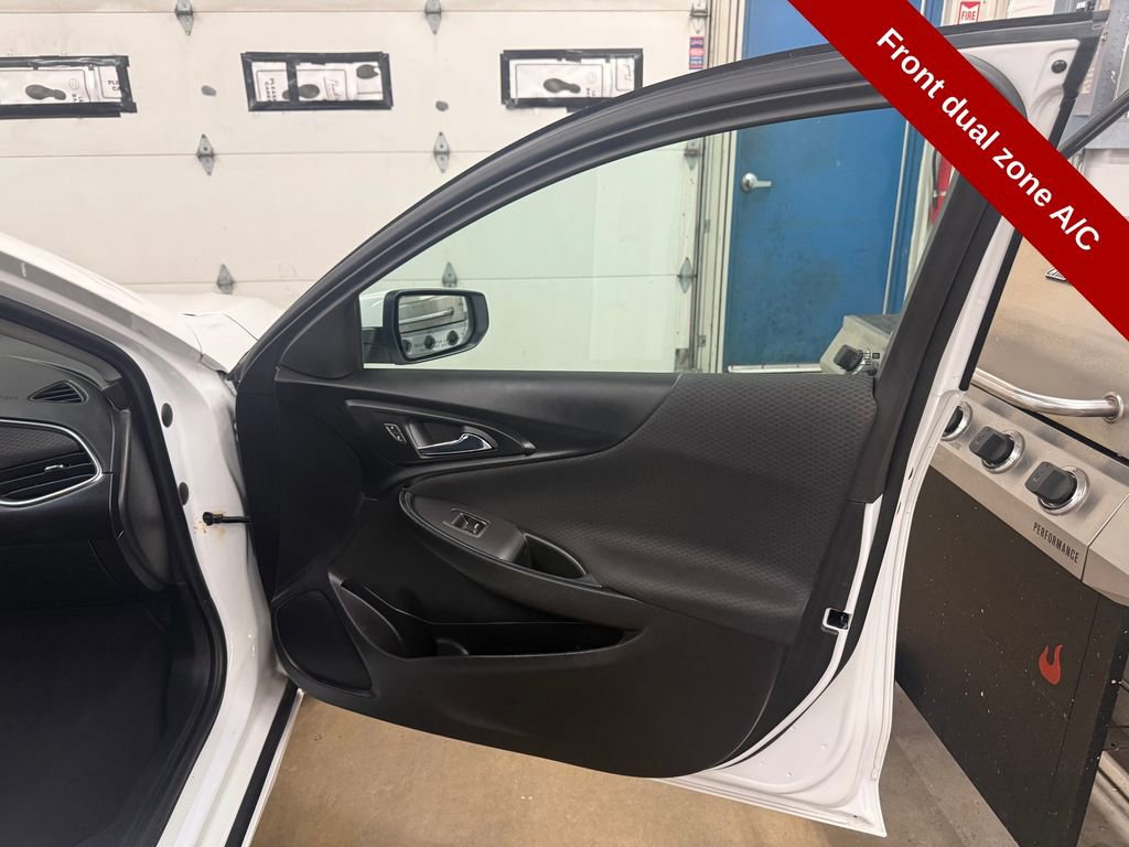 Used 2021 Chevrolet Malibu LT image 35