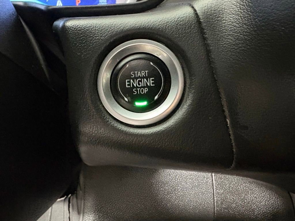 Used 2024 Chevrolet Suburban LT RWD image 32