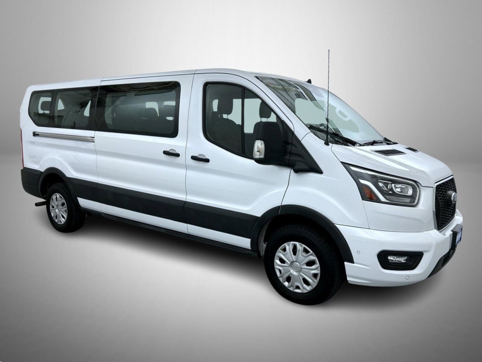 Used 2023 Ford Transit 350 XLT RWD image 3