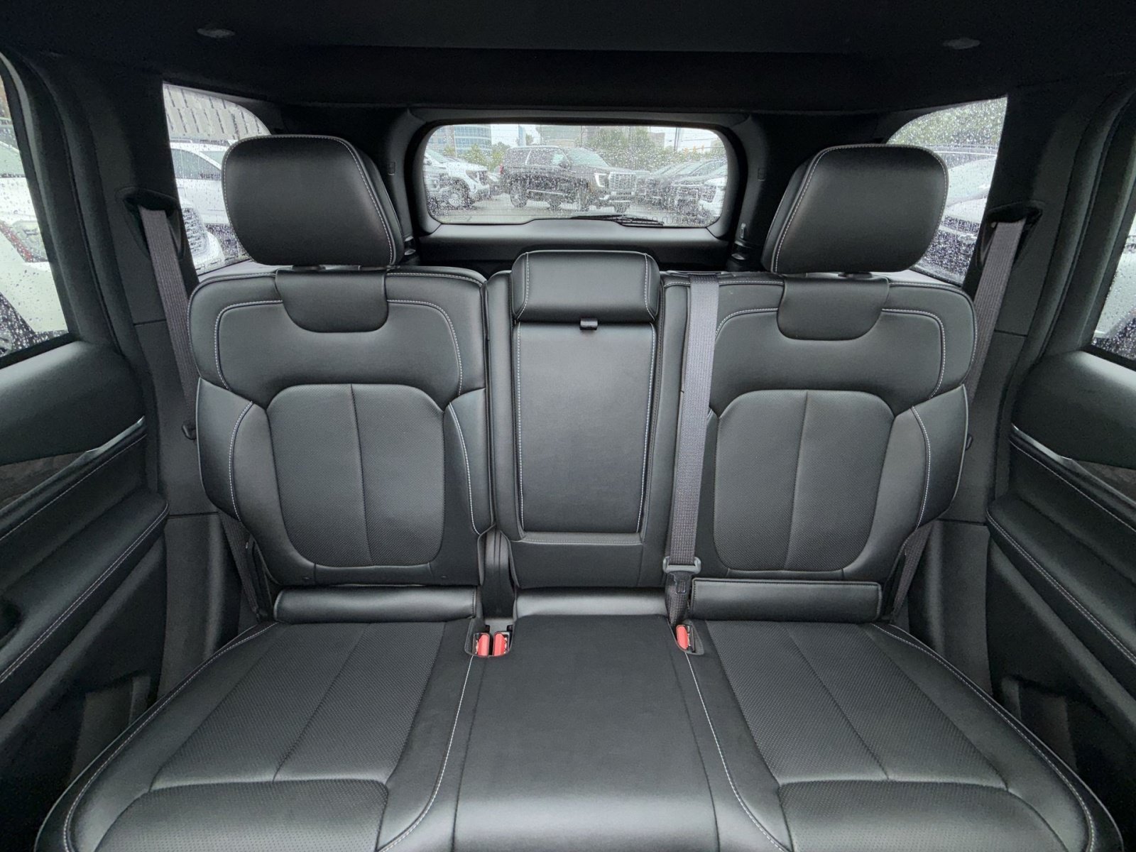 Used 2023 Jeep Grand Cherokee Overland AWD/4WD image 25
