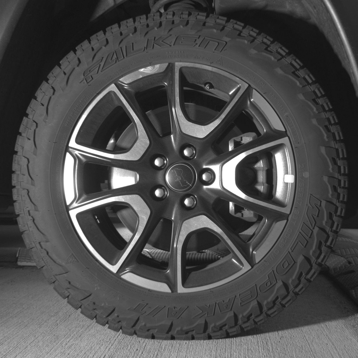 Used 2025 Jeep Compass Trailhawk AWD/4WD image 13