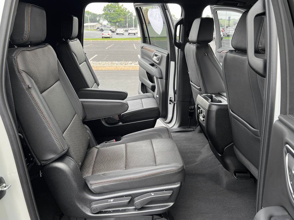 Used 2024 Chevrolet Suburban High Country image 25