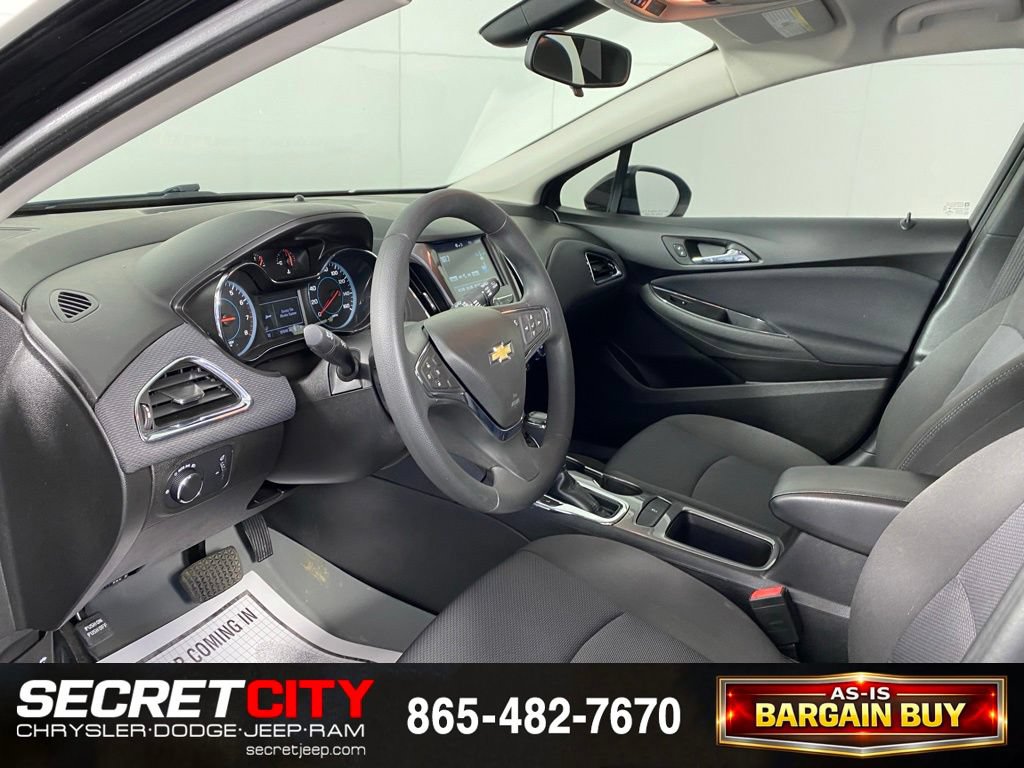 Used 2018 Chevrolet Cruze LT w/ Convenience Package FWD image 11