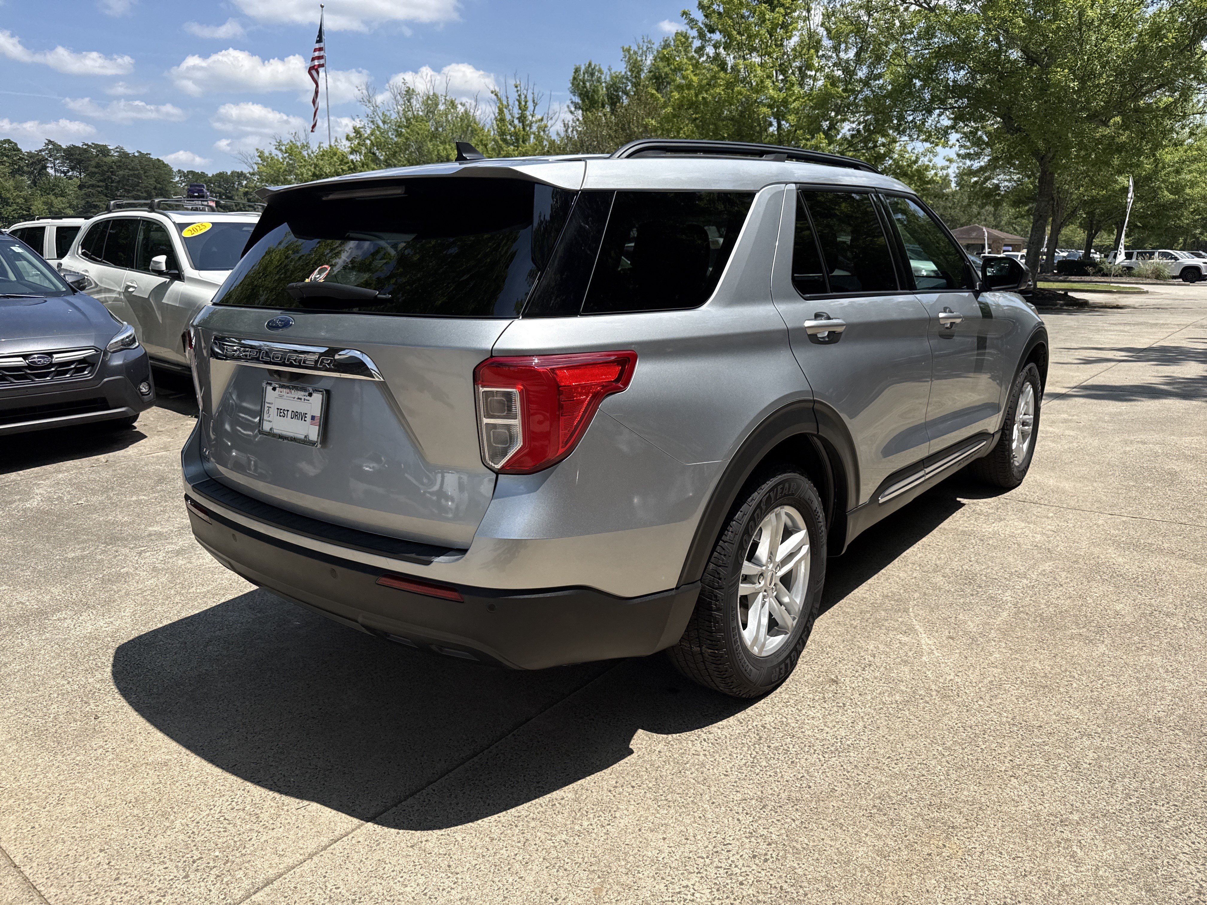 Used 2023 Ford Explorer XLT RWD image 7