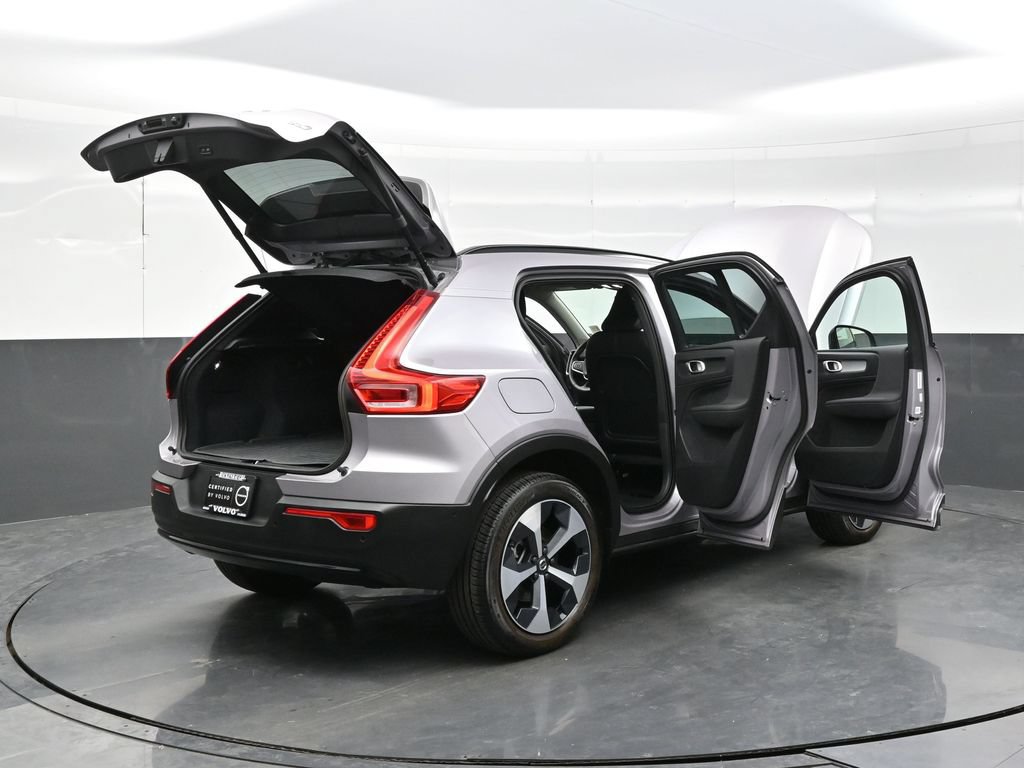 Used 2026 Volvo XC40 B5 Plus AWD/4WD image 38