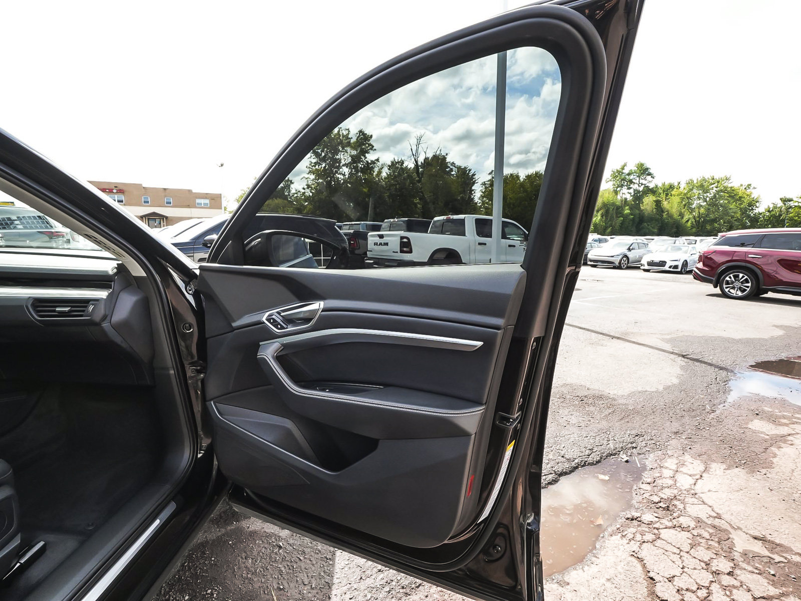Used 2024 Audi Q8 e-tron Premium AWD/4WD image 13