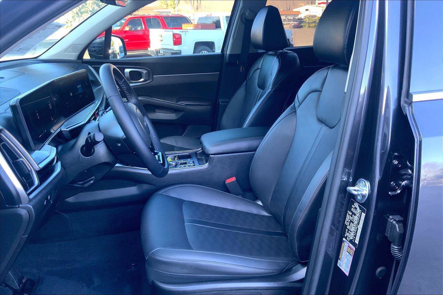 Used 2025 Kia Sorento EX image 25