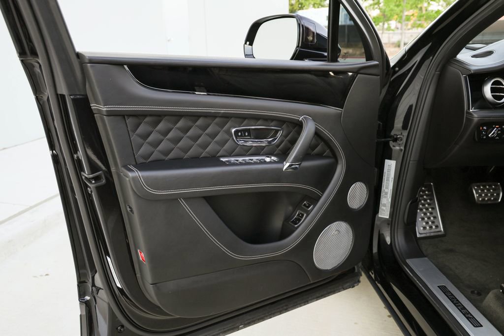Used 2018 Bentley Bentayga image 15