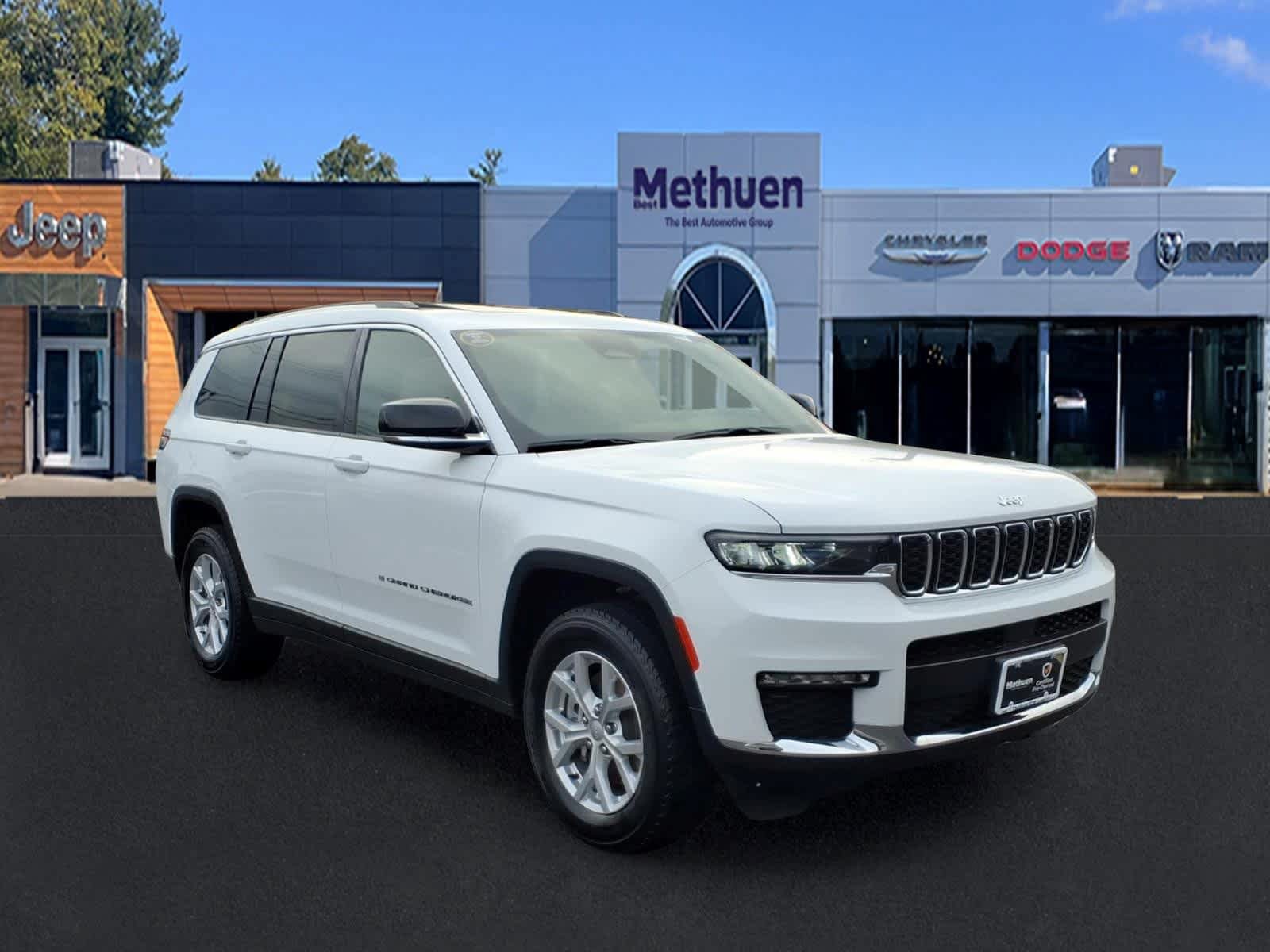Used 2023 Jeep Grand Cherokee L Limited AWD/4WD image 1
