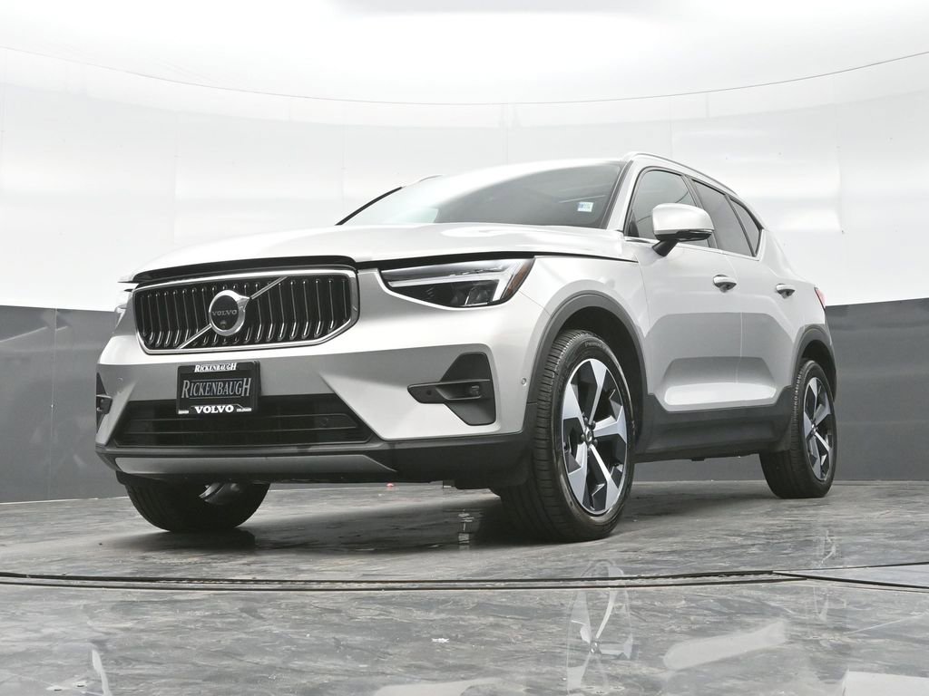 Used 2025 Volvo XC40 B5 Plus image 25