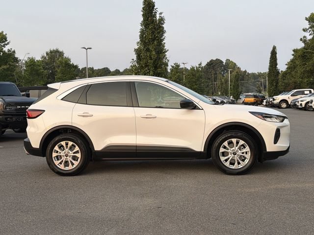 Used 2024 Ford Escape Active AWD/4WD image 2