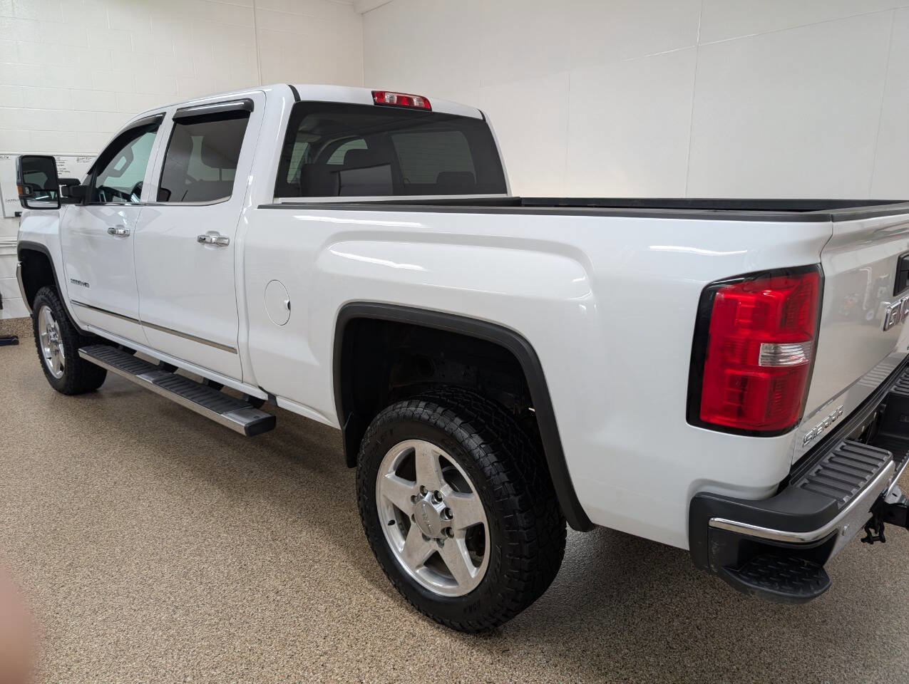 Used 2016 GMC Sierra 2500 SLT w/ Driver Alert Package AWD/4WD image 2
