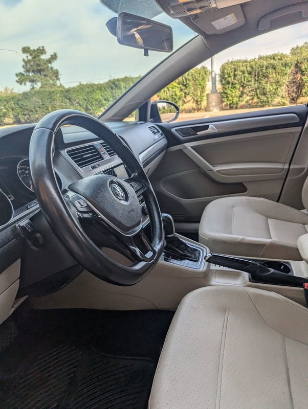 Used 2015 Volkswagen Golf TDI S FWD image 11