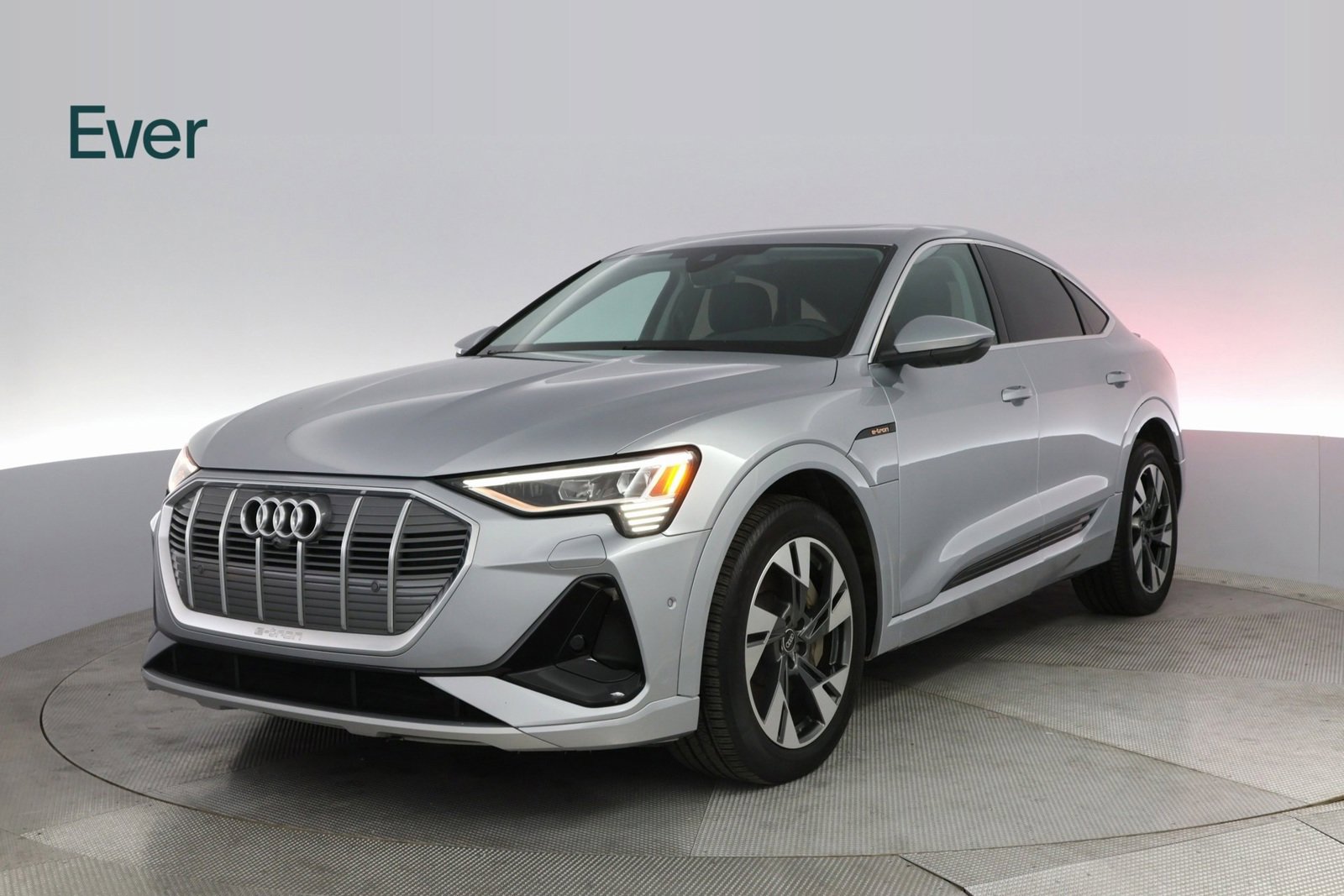 Used 2022 Audi e-tron Premium Plus image 2