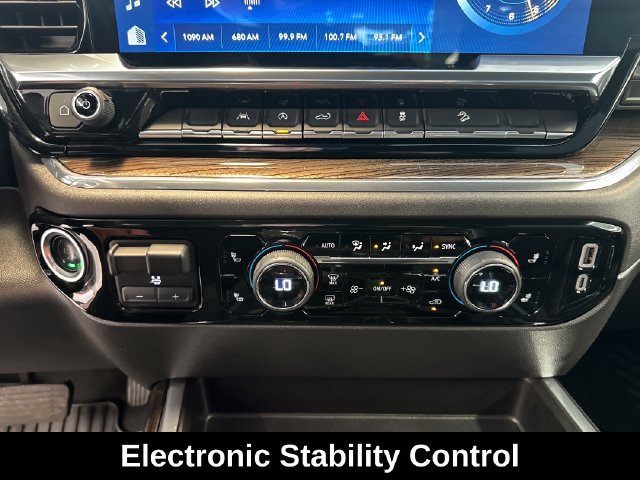 Used 2024 Chevrolet Silverado 1500 LT Trail Boss w/ Convenience Package II AWD/4WD image 31