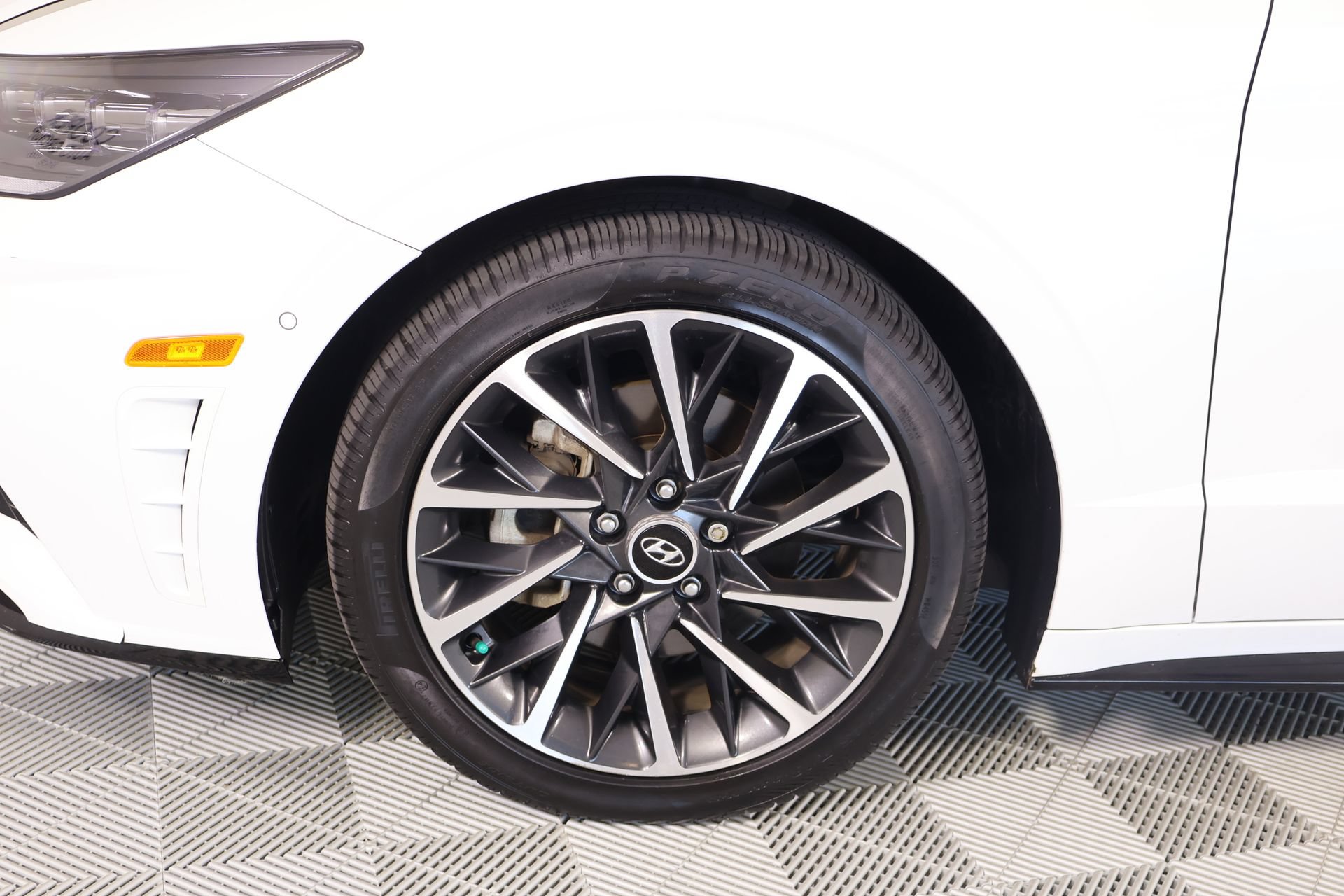 Used 2022 Hyundai Sonata Limited w/ Preferred Accessory Package FWD image 17