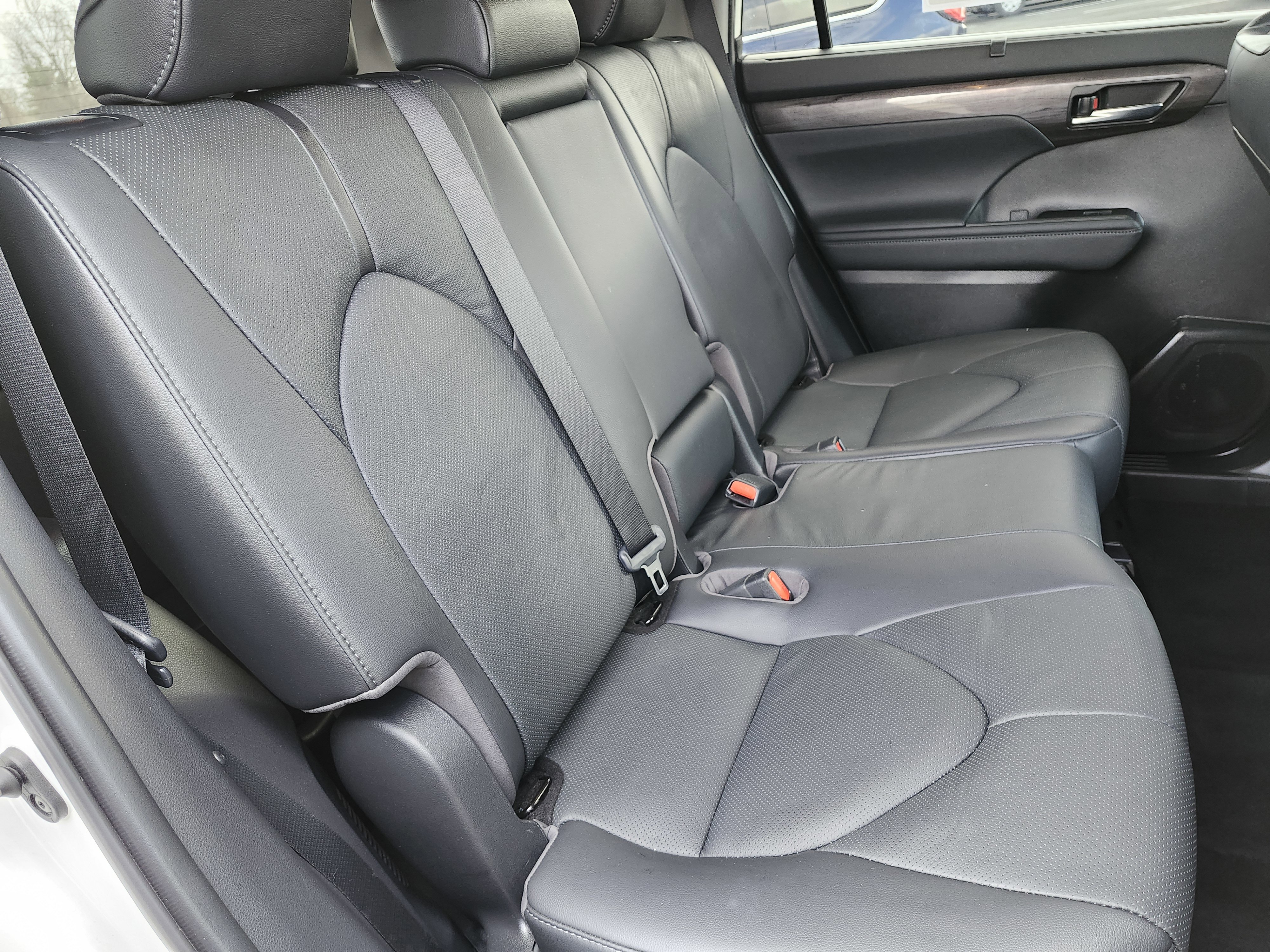 Used 2021 Toyota Highlander Limited image 24