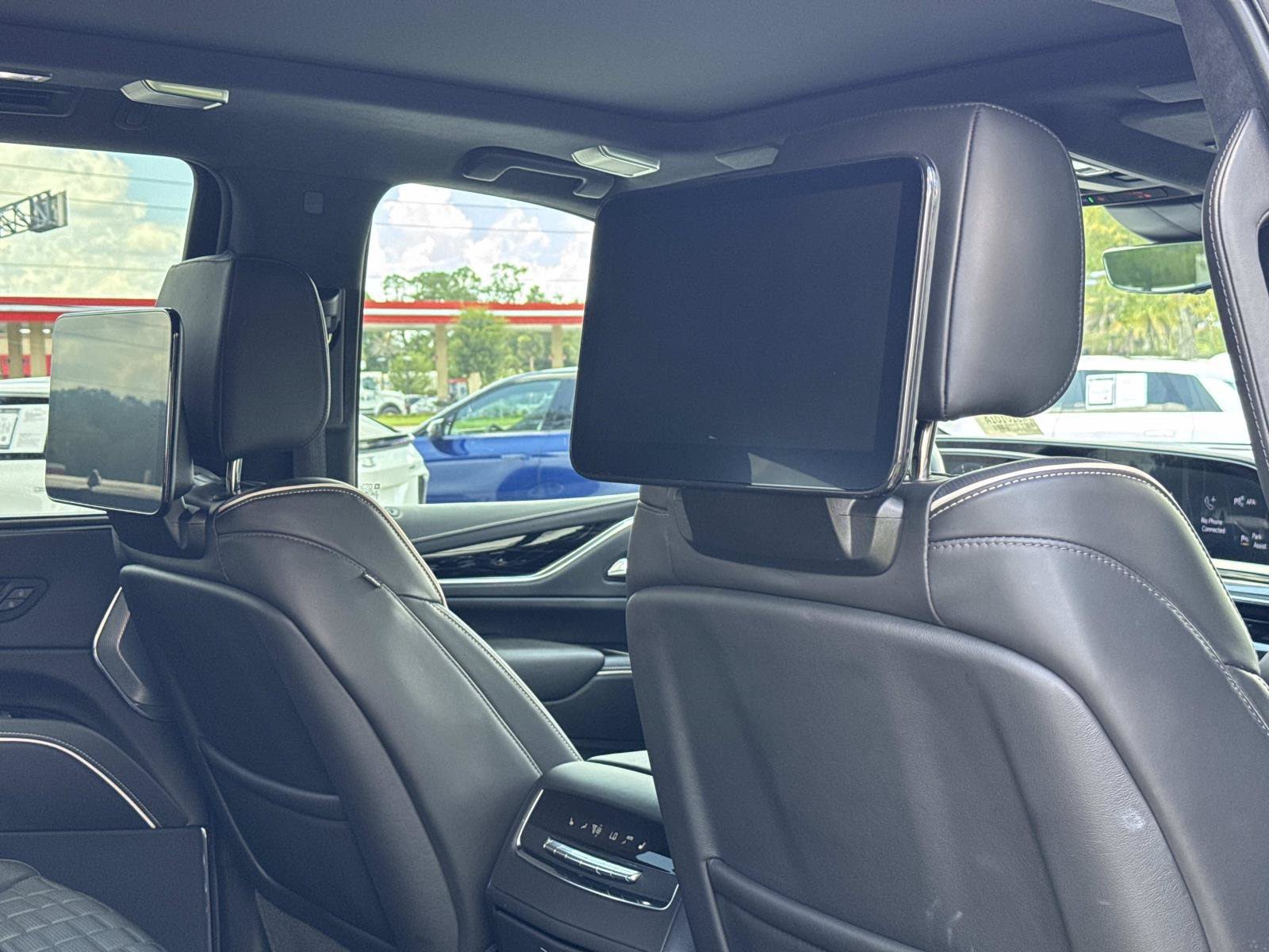 Certified 2024 Cadillac Escalade V w/ LPO, ONYX Package AWD/4WD image 28